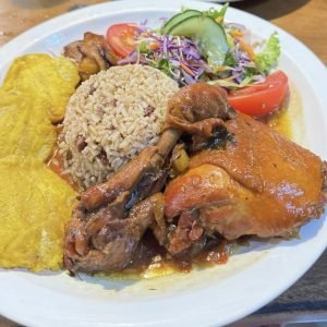 Pollo con Tajadas (Media Orden)